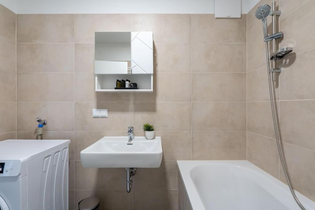 Quiet 1br Oasis, Fast Path By Hm Appartement